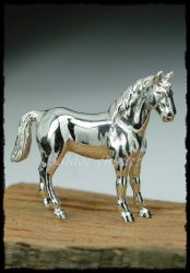 Kicsi ezüst ló szobor